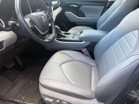 Used 2023 Toyota Highlander XLE image 17