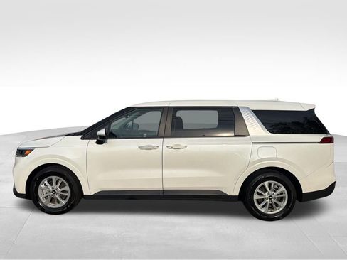 Used 2024 Kia Carnival LX image 2