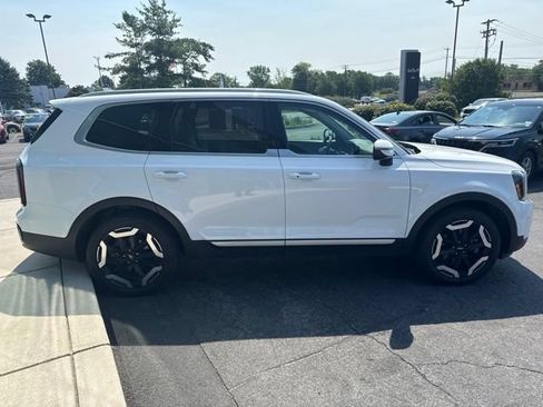 Certified 2024 Kia Telluride EX w/ EX Captain's Chair Package FWD image 8