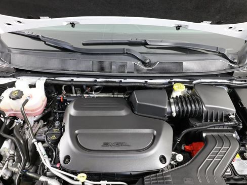 Used 2024 Chrysler Pacifica Touring-L FWD image 37