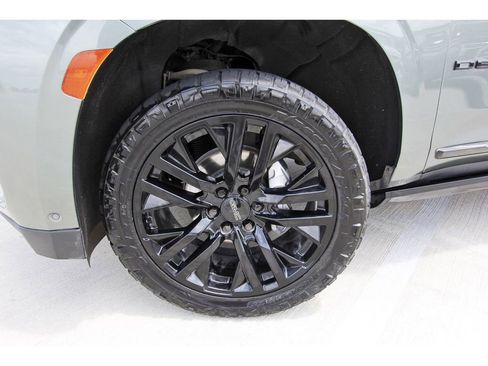Used 2024 GMC Yukon Denali Ultimate AWD/4WD image 31