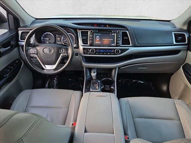 Used 2018 Toyota Highlander XLE AWD/4WD image 17