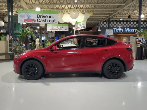 Used 2022 Tesla Model Y Long Range AWD/4WD image 10