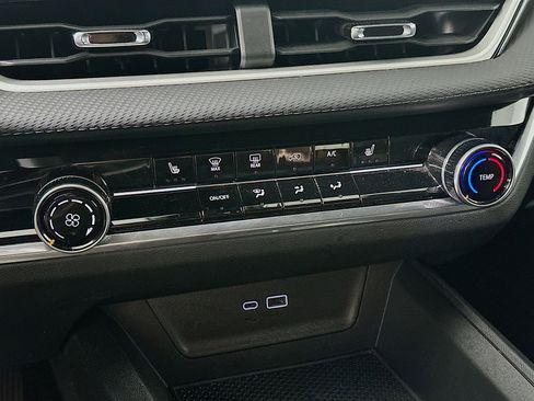 Used 2025 Chevrolet Equinox LT image 24