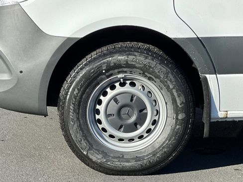 New 2025 Mercedes-Benz Sprinter 2500 image 24