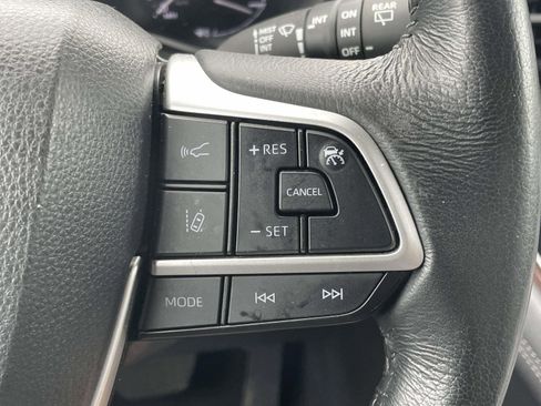 Used 2024 Toyota Sienna XLE FWD image 21