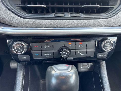 Used 2022 Jeep Compass Latitude w/ Sun and Sound Group AWD/4WD image 17