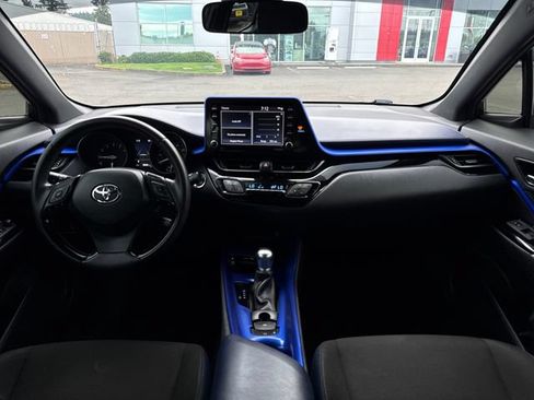 Used 2021 Toyota C-HR XLE FWD image 11