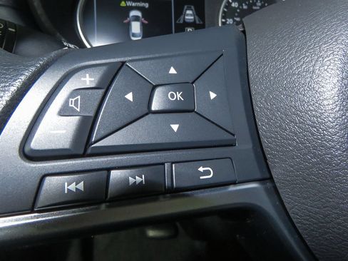 Used 2025 Nissan Versa SV w/ Trunk Package FWD image 17