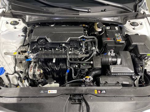Certified 2025 Hyundai Elantra Sport FWD image 9
