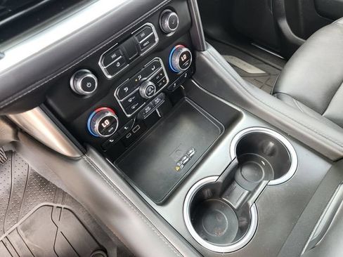 Used 2022 Chevrolet Tahoe Z71 w/ Luxury Package AWD/4WD image 19