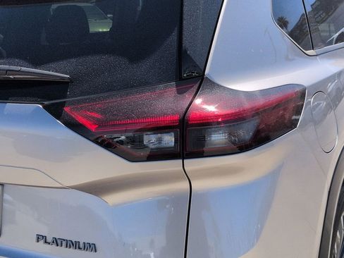 Used 2024 Nissan Rogue Platinum w/ Platinum Premium Package FWD image 11
