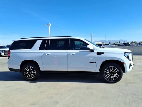 Used 2023 GMC Yukon XL AT4 w/ AT4 Premium Plus Package image 4