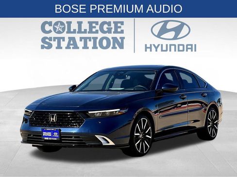 Used 2025 Honda Accord Touring image 6