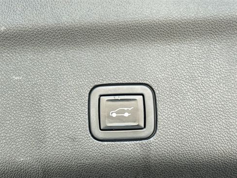 Used 2021 Chevrolet Tahoe Z71 w/ Z71 Signature Package image 14