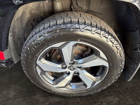 Used 2021 Toyota RAV4 SE w/ Weather & Moonroof Package AWD/4WD image 38