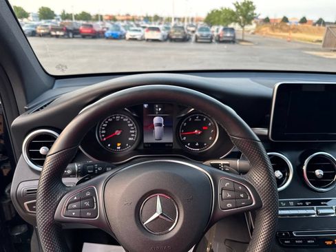 Used 2019 Mercedes-Benz GLC 300 4MATIC w/ Premium Package image 13
