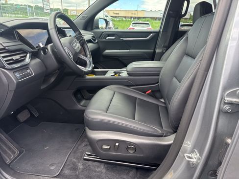 Used 2026 GMC Acadia Elevation w/ Elevation Premium Package AWD/4WD image 12