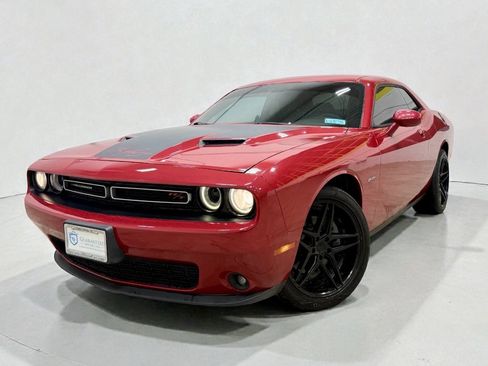 Used 2015 Dodge Challenger R/T w/ Quick Order Package 22B R/T image 2