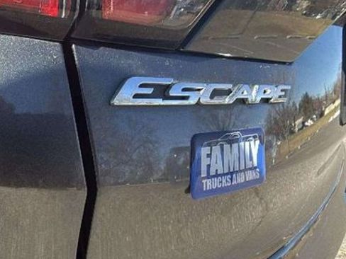 Used 2018 Ford Escape Titanium w/ Ford Safe & Smart Package image 18