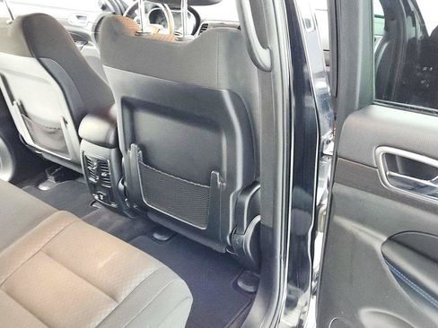 Used 2018 Jeep Grand Cherokee Laredo AWD/4WD image 22
