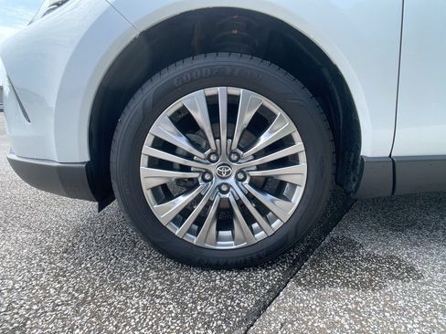 Used 2023 Toyota Venza Limited AWD/4WD image 11