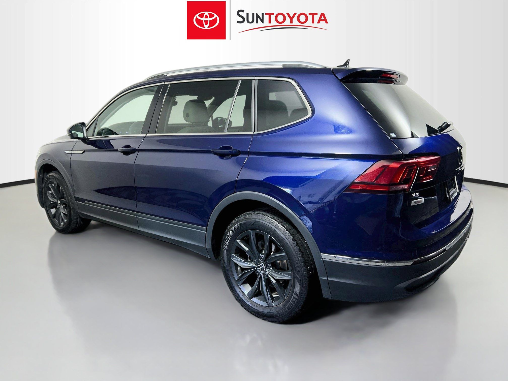 Used 2024 Volkswagen Tiguan SE FWD image 6