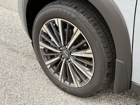 Certified 2026 Nissan Pathfinder Platinum FWD image 21