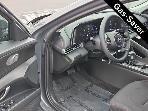 Used 2026 Hyundai Elantra SE FWD image 10
