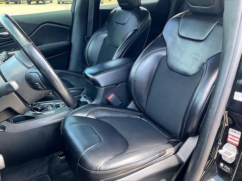 Used 2021 Jeep Cherokee Latitude Plus image 18