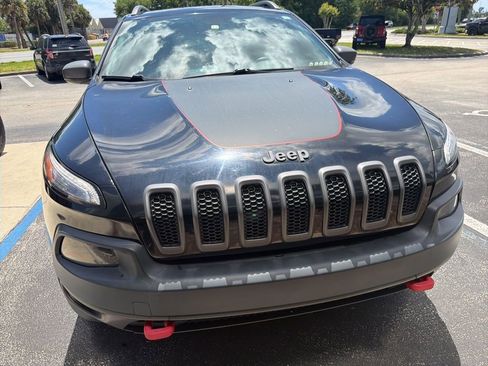 Used 2017 Jeep Cherokee Trailhawk w/ Comfort/Convenience Group image 2