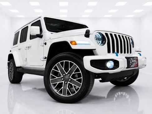 Used 2022 Jeep Wrangler Unlimited Sahara AWD/4WD image 10