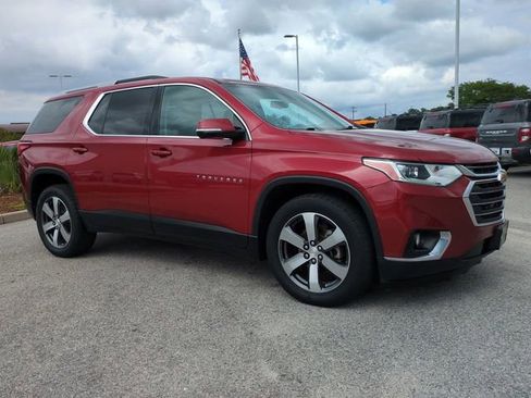 Used 2018 Chevrolet Traverse LT w/ LPO, Floor Liner Package AWD/4WD image 2