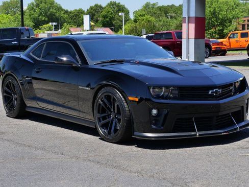 Used 2015 Chevrolet Camaro ZL1 RWD image 4