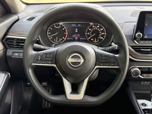 Used 2025 Nissan Altima 2.5 SV FWD image 28