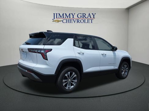 New 2026 Chevrolet Equinox LT w/ Convenience Package II FWD image 5