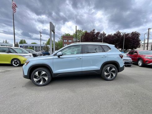 New 2026 Volkswagen Taos SE AWD/4WD image 5