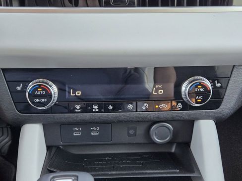 New 2026 Mitsubishi Outlander SE image 15