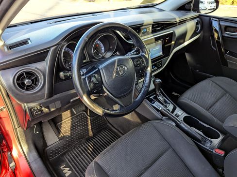 Used 2018 Toyota Corolla iM image 12