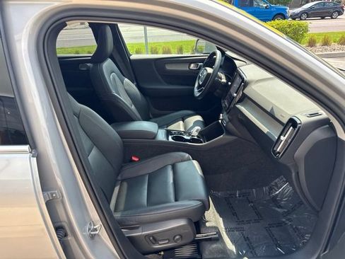 Certified 2025 Volvo XC40 B5 Plus AWD/4WD image 15