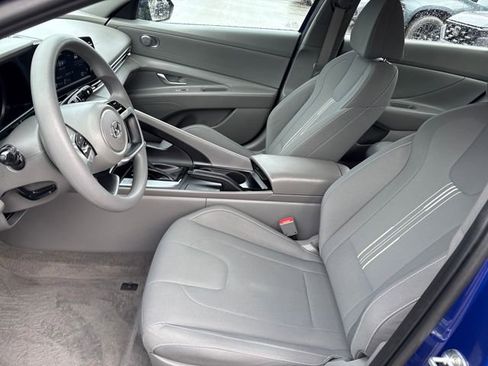 Used 2022 Hyundai Elantra SEL w/ Preferred Accessory Package image 9