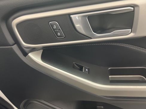 Used 2022 Ford Explorer XLT image 25