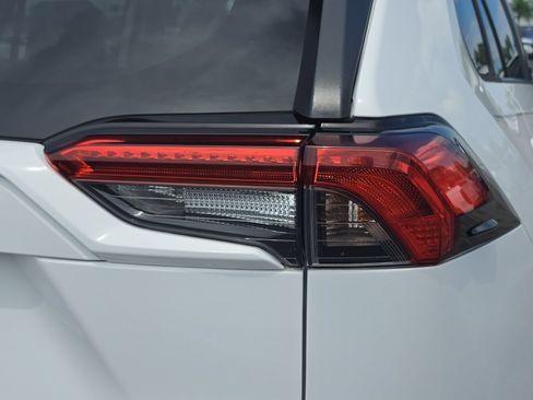 Used 2020 Toyota RAV4 XLE FWD image 8