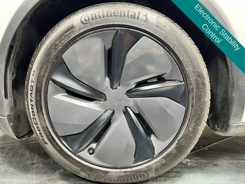 Used 2026 Tesla Model Y Long Range RWD image 11