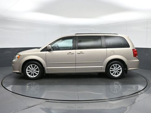Used 2016 Dodge Grand Caravan SXT w/ Rear Park Assist Package image 4