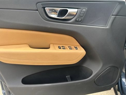 Used 2020 Volvo XC60 T5 Momentum w/ Protection Package Premier image 16