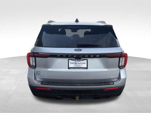 Used 2025 Ford Explorer Active AWD/4WD image 10