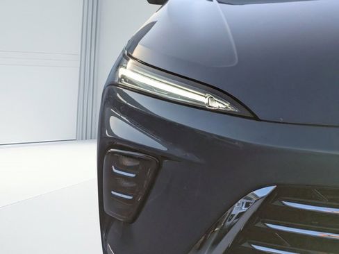 Used 2025 Buick Enclave Preferred image 8