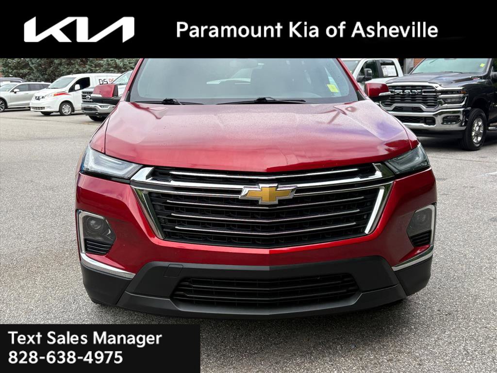 Used 2023 Chevrolet Traverse LT FWD image 2