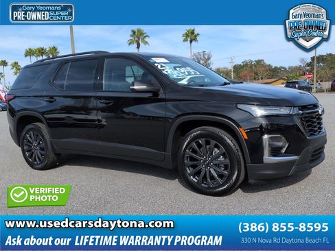 Used 2023 Chevrolet Traverse RS image 1